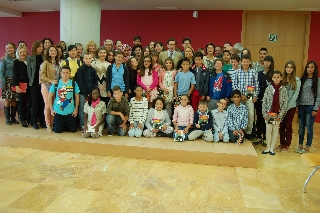 Alumnos del Centro de Educación Infantil y Primaria La Asomada de Cartagena y del Instituto de Educación Secundaria Luis Manzanares de Torre Pacheco, durante la presentación 